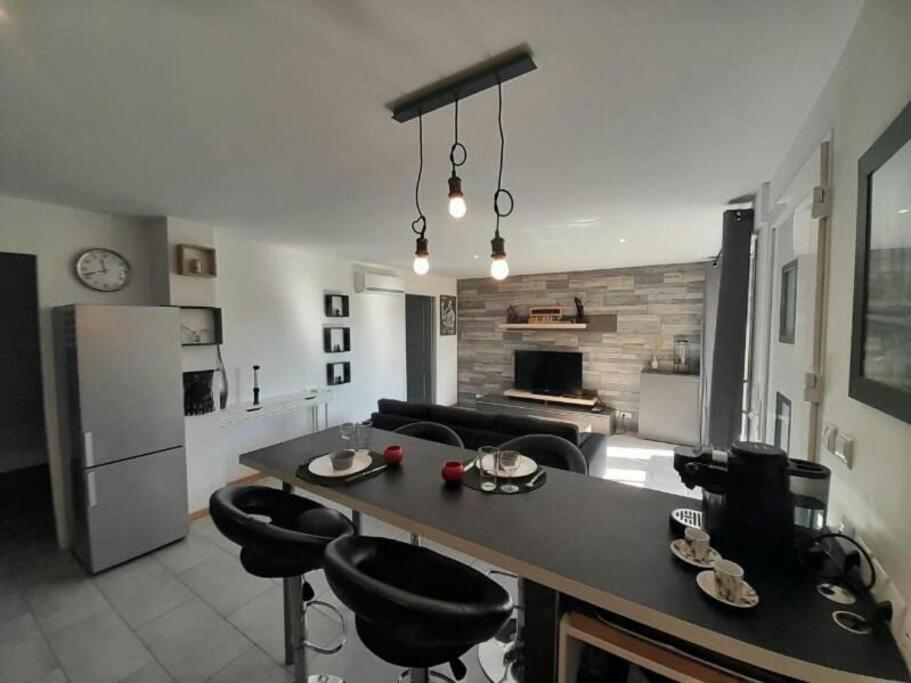 Appartement Spacieux &Tres Calme. Spacious & Very Quiet Apartment. Carros Exteriör bild